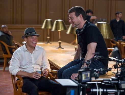Tài tử Matt Damon và đạo diễn George Nolfi trên trường quay.